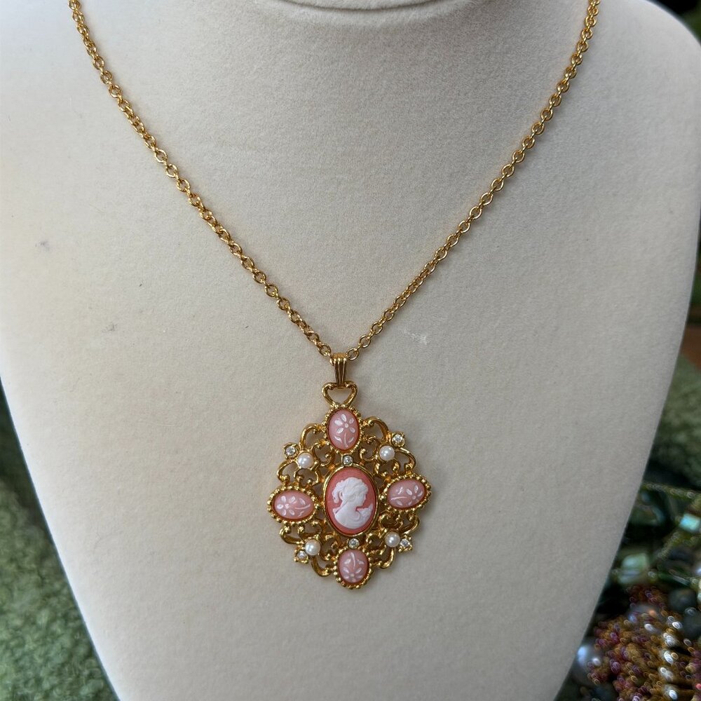 Vintage Avon Necklace Pendant Cameo Faux Pearls Gold Tone Filigree